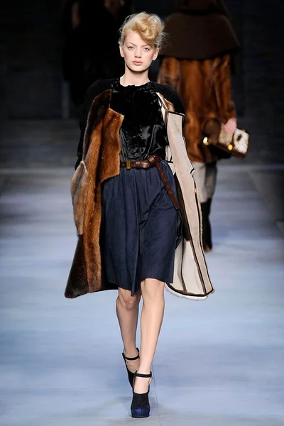 Look 25